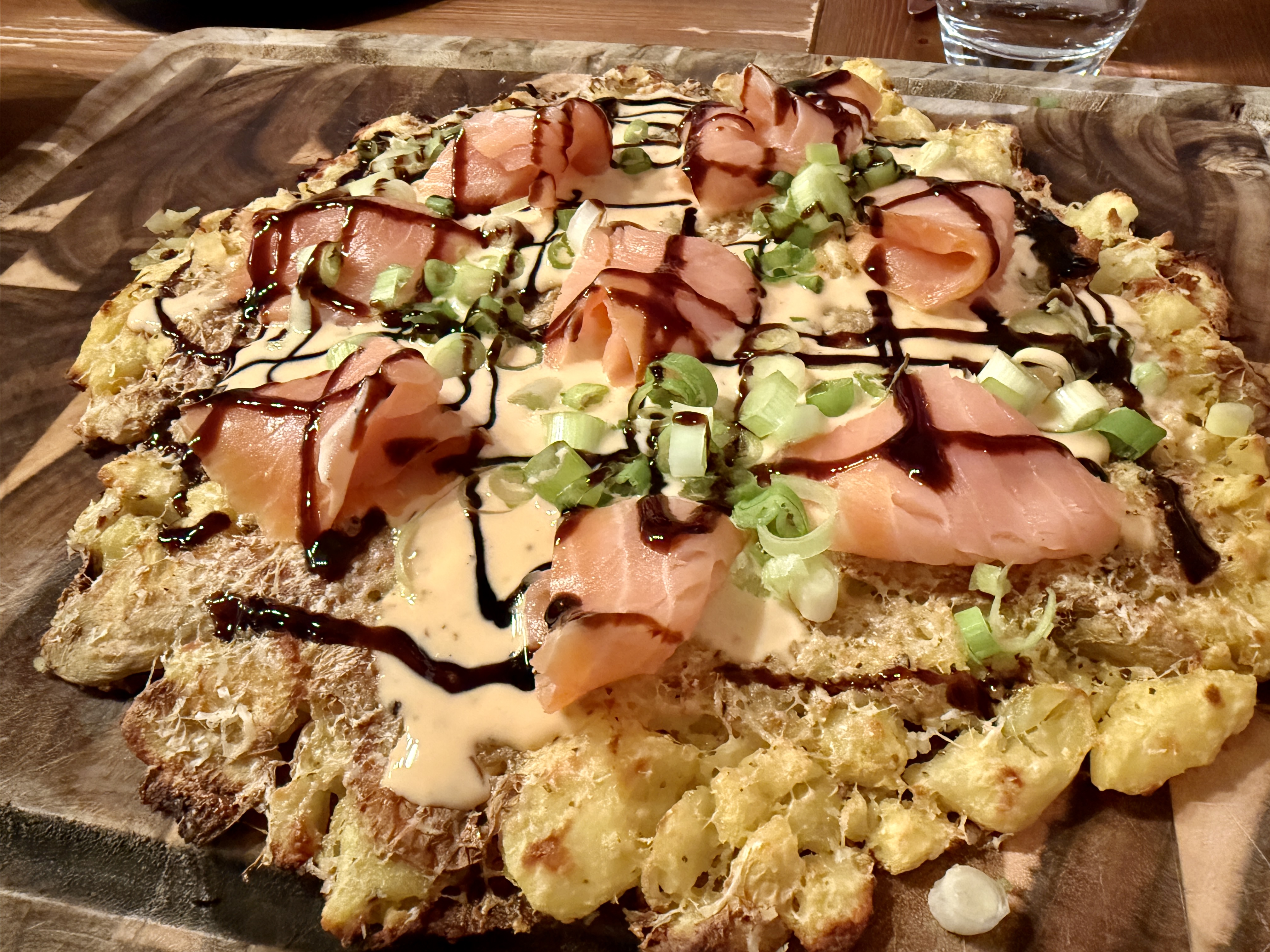 <i>Kartoffel-Pizza</i><i>mit Lachs</i>